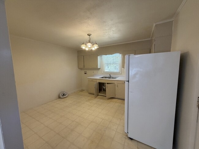 Building Photo - 1008 W Arlington Blvd