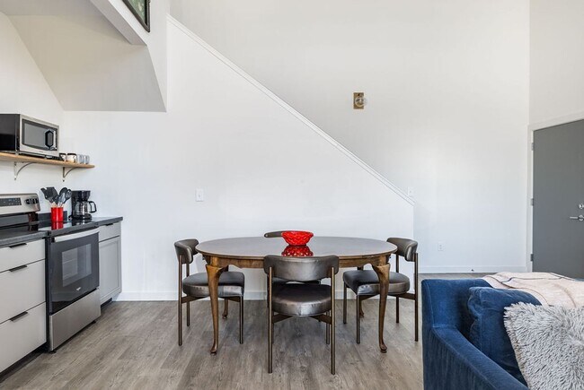 Building Photo - Madison Penthouse