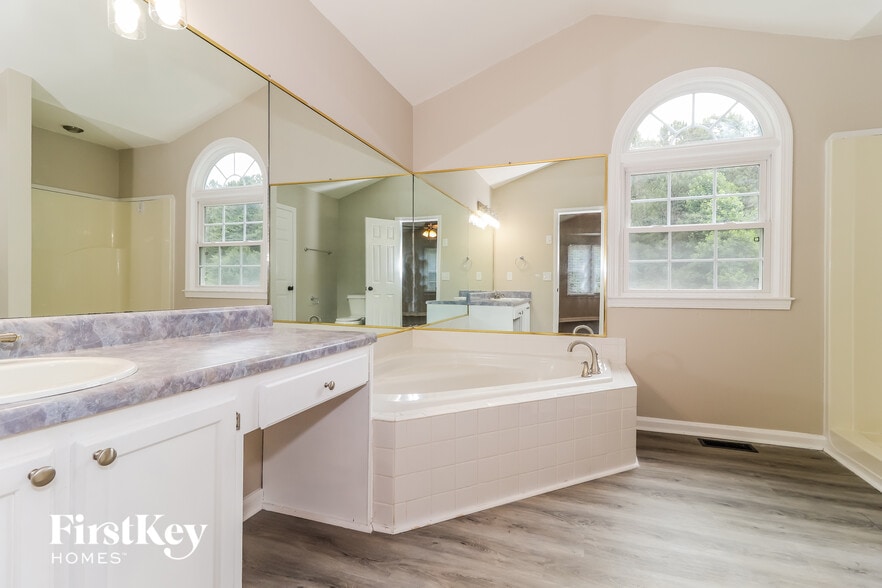 Building Photo - 197 Brentwood Dr