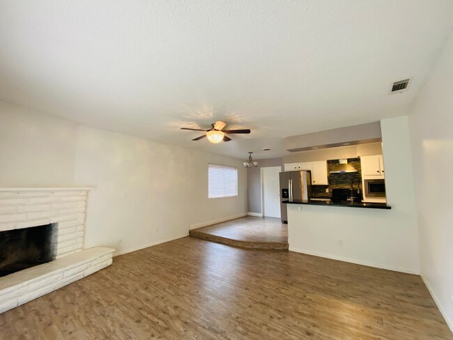 Building Photo - $2,100 Charming 3 Bedroom Home With 2 Livi...