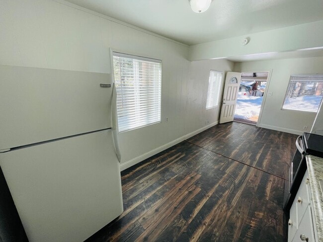 Building Photo - 2 bed 1 bath unit for rent in South Lake T...