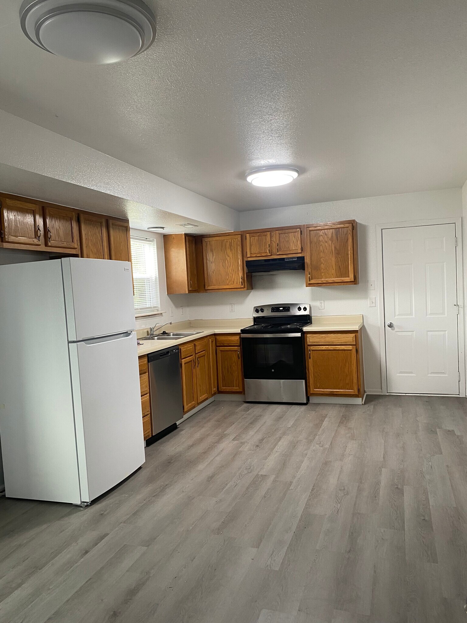 Building Photo - 503 Meadow Ln