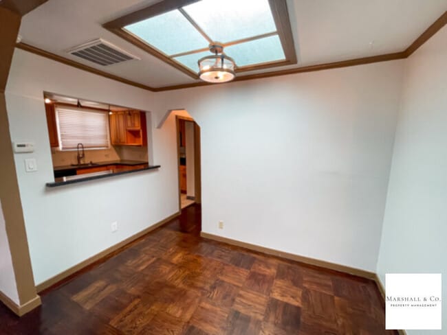Building Photo - CHARMING 3BR/2BA HOUSE WITH UPDATES,W/D, G...