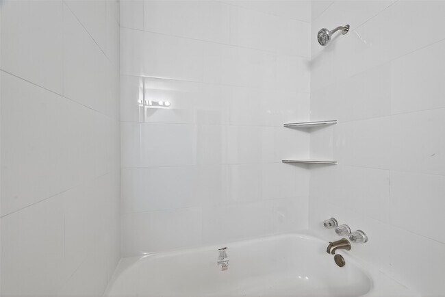 Building Photo - 10603 Highland Woods Dr