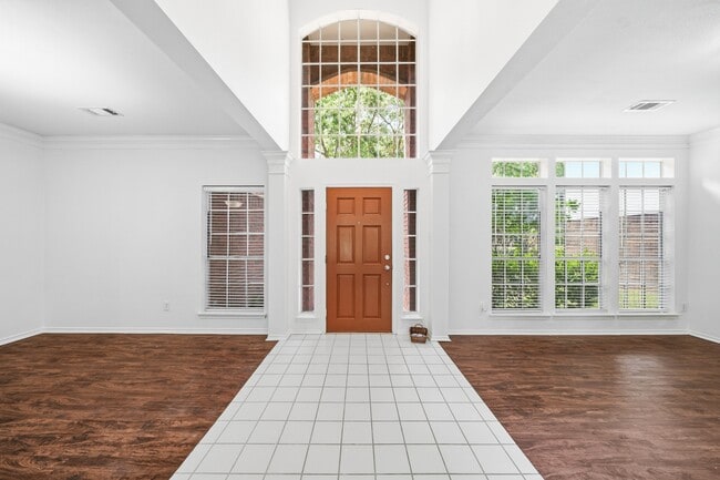 Building Photo - 4323 Ringrose Dr