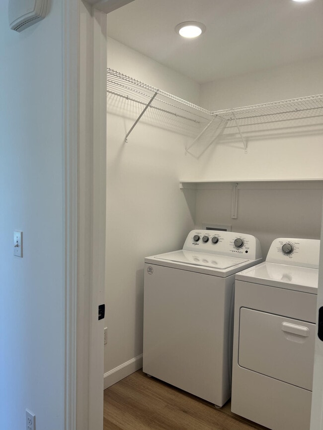 Building Photo - 3713 Swan Ct