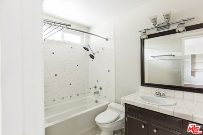 Building Photo - 2418 Graham Ave