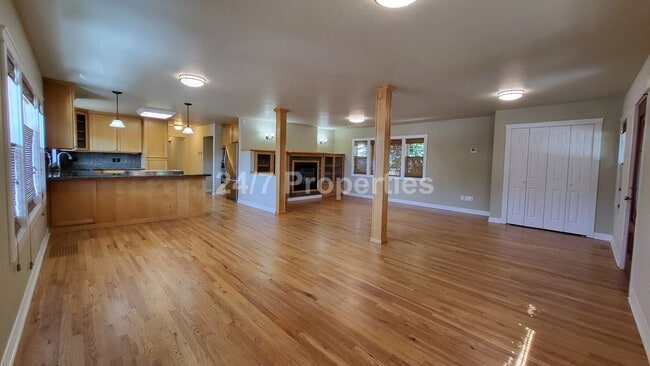 Building Photo - *OPEN HOUSE 6/29* Spacious 4 BD | 3 BA Hom...