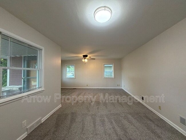 Building Photo - 5505 Sumner St