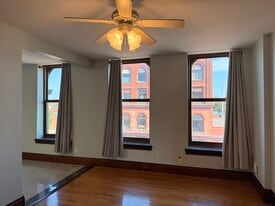 Building Photo - 215 6th St