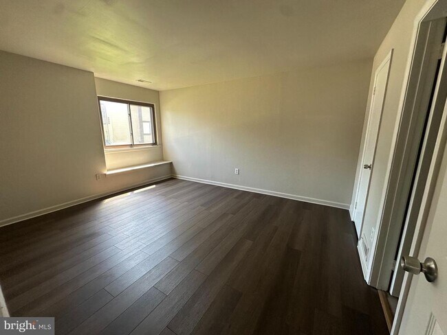 Building Photo - 201 Lucas Ln