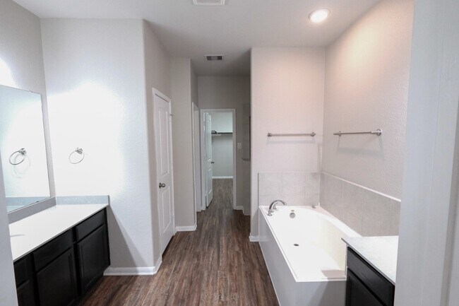 Building Photo - 17039 Amarose Dr