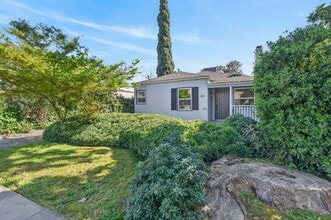 Building Photo - 2 bedroom | 1 bathroom | Single family in East Sac