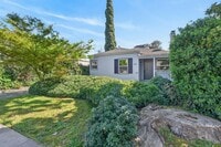 Building Photo - 2 bedroom | 1 bathroom | Single family in East Sac