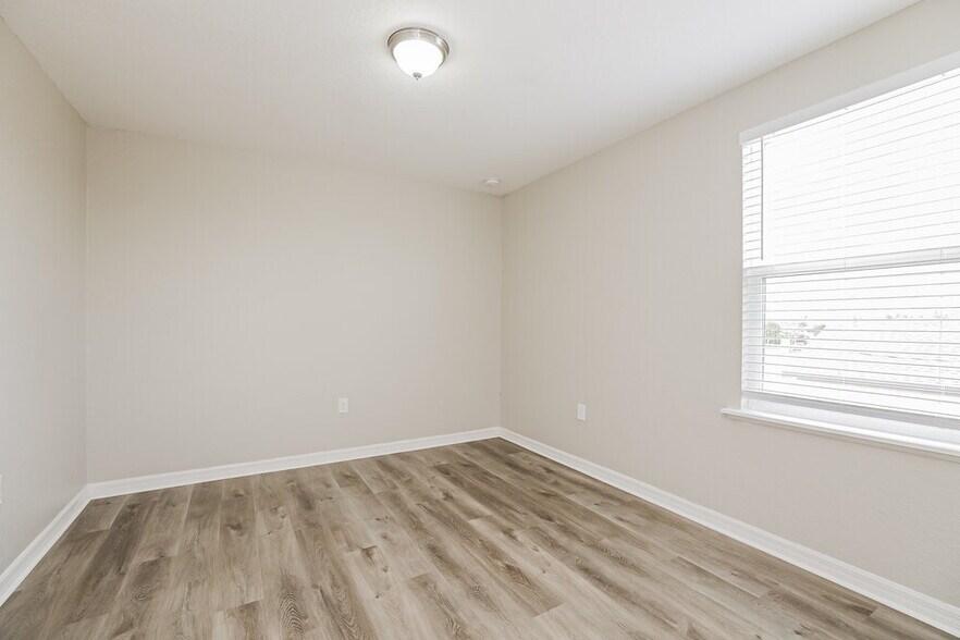 Building Photo - 1519 SW 20th Ave