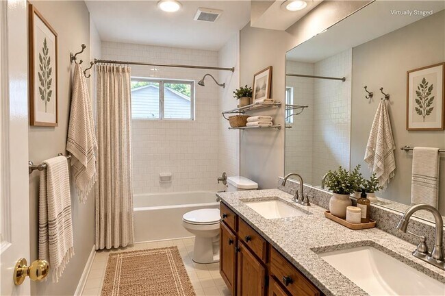 Building Photo - 10950 Pinehigh Dr