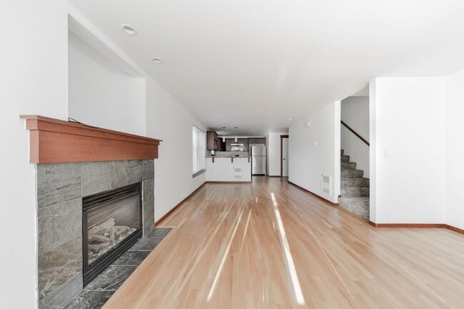 Building Photo - Nice 3 beds / 3.5 baths Townhouse in Greenwood/NW Seattle!