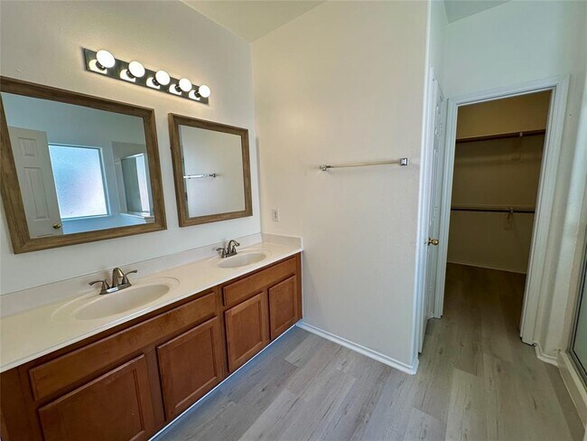 Building Photo - 951 Doire Dr