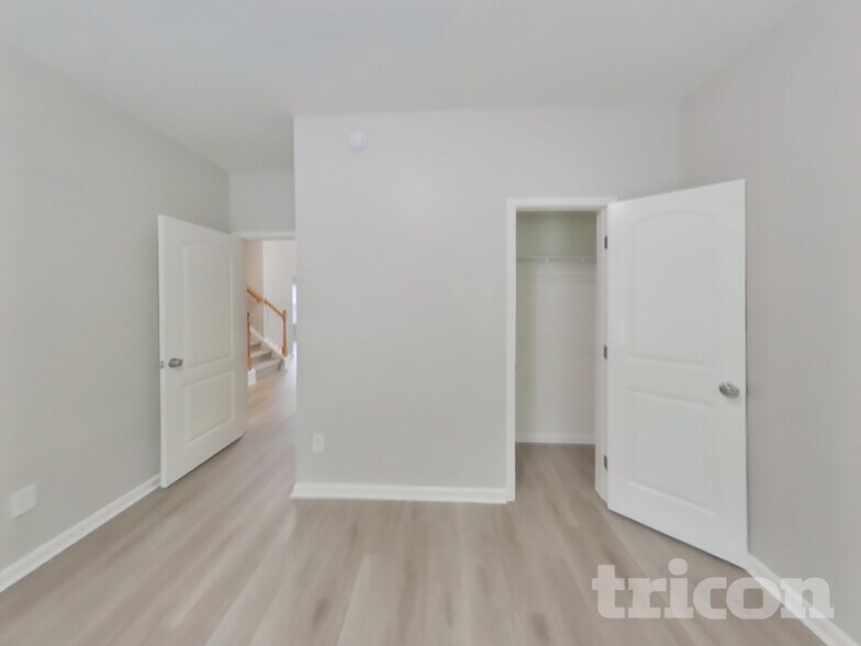 Building Photo - 821 Monroe Ct