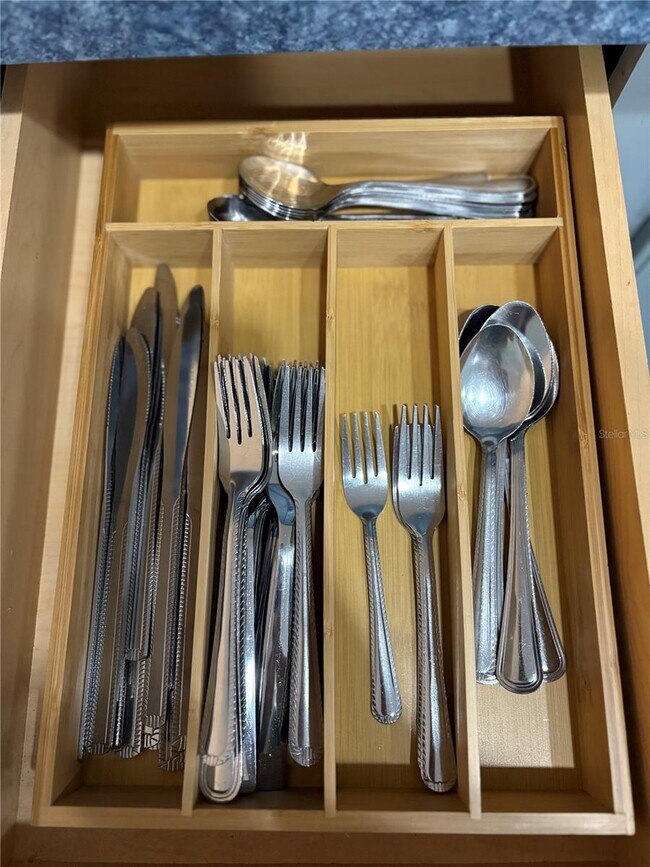 Building Photo - 893 Sandy Ridge Dr