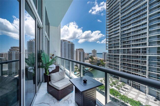 Building Photo - 475 Brickell Ave