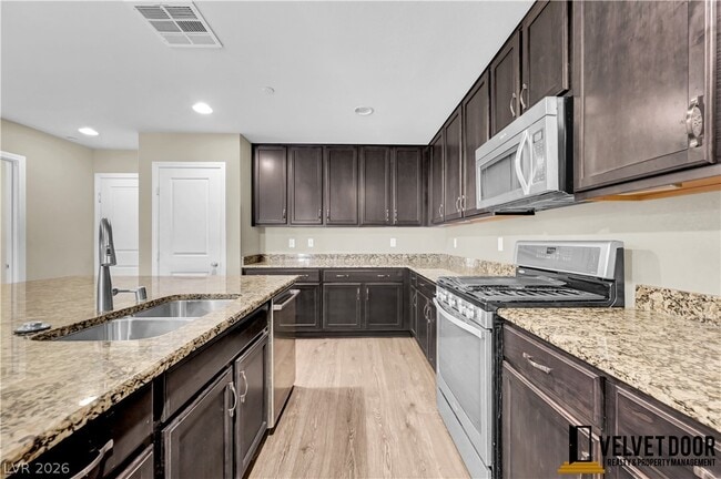 Building Photo - 3013 Camino Sereno Ave