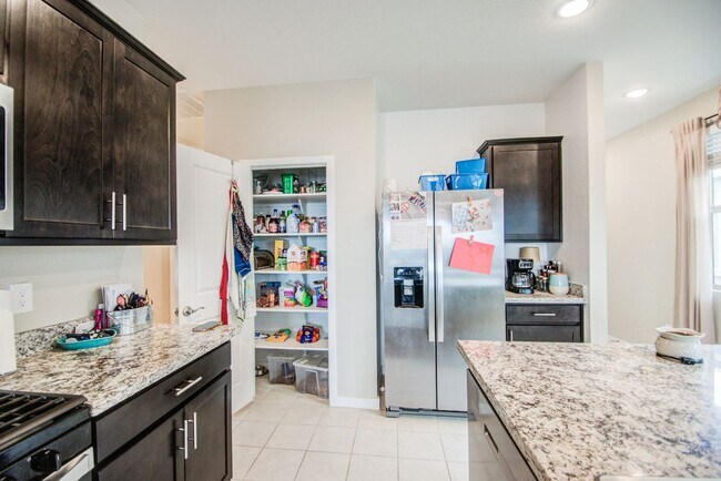 Building Photo - Lovely Single Family 4 bedroom for rent!