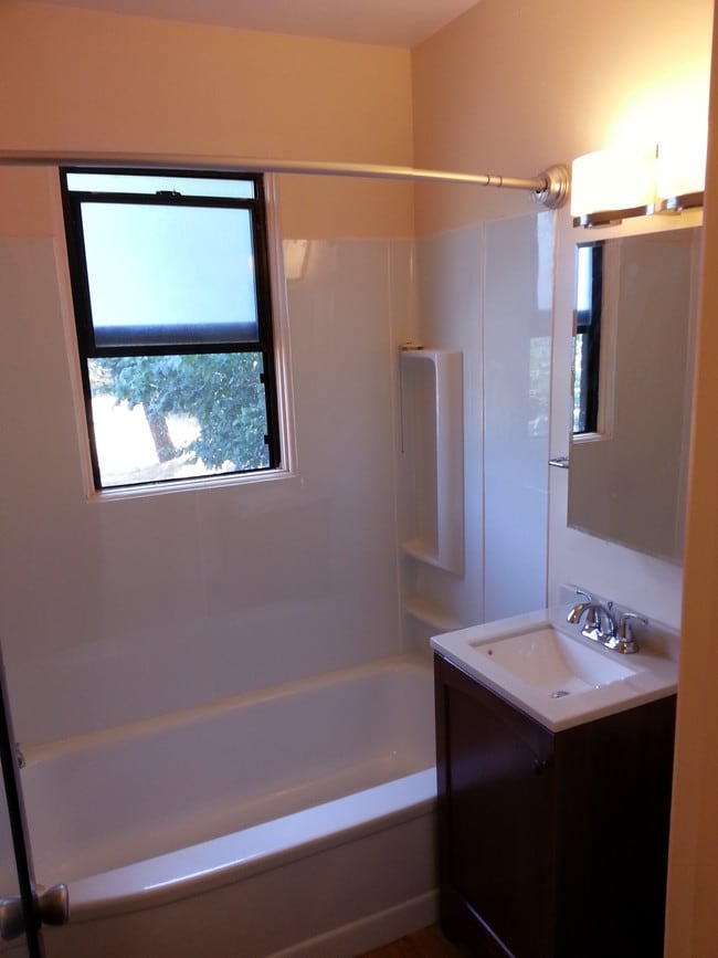 Bathroom - 5802-5824 SE Belmont St