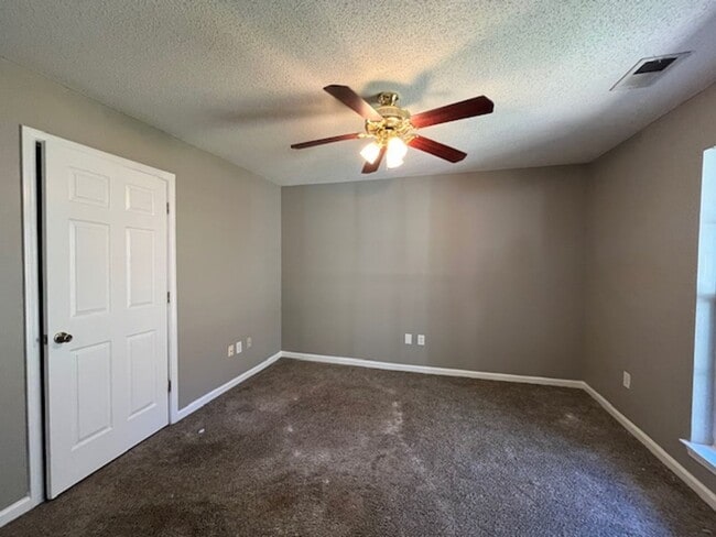 Building Photo - 2 Bedroom 2 Bath Home with 2 Car Garage fo...
