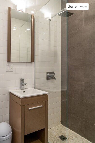 Building Photo - 95 E 7 St