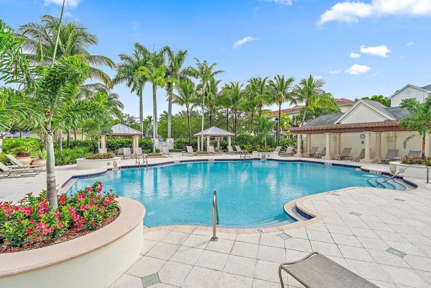 Building Photo - 255 Murcia Dr