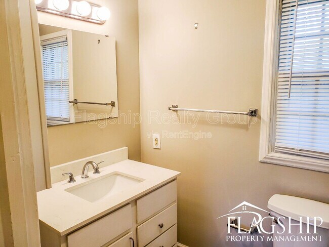 Building Photo - 1204 Franklin Dr