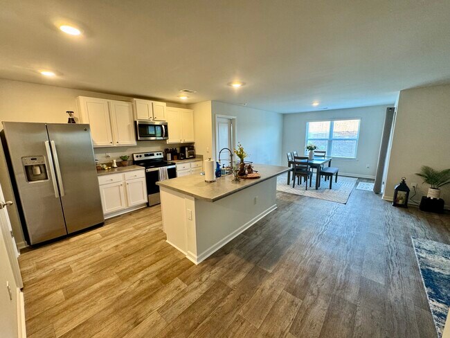 Building Photo - 212 Spotted Owl Wy NE