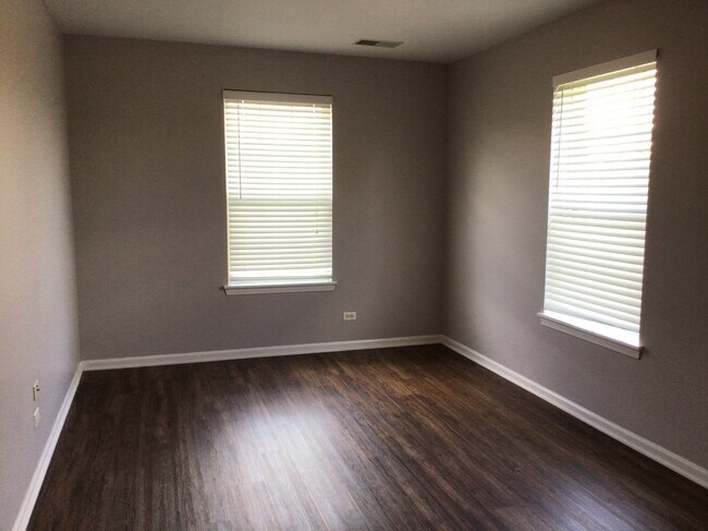 Building Photo - 762 Dillon Ct