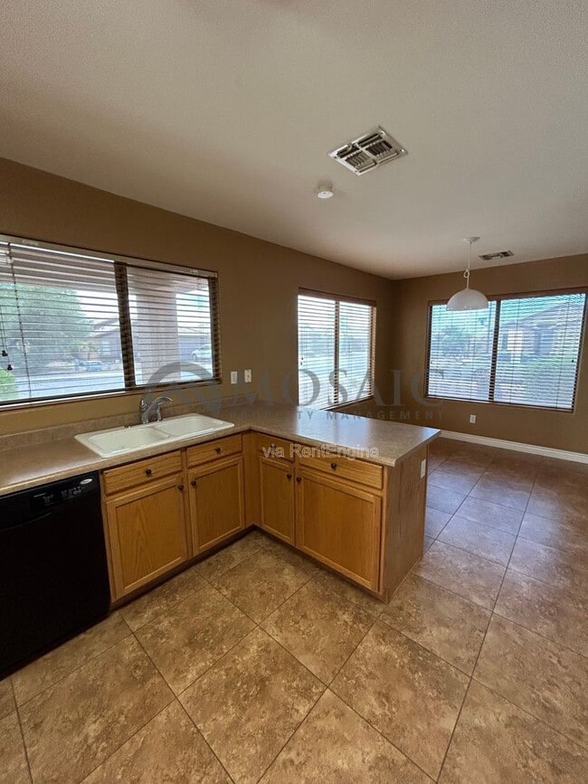 Building Photo - 10348 E Crescent Ave