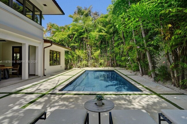 Building Photo - 5735 N Bay Rd