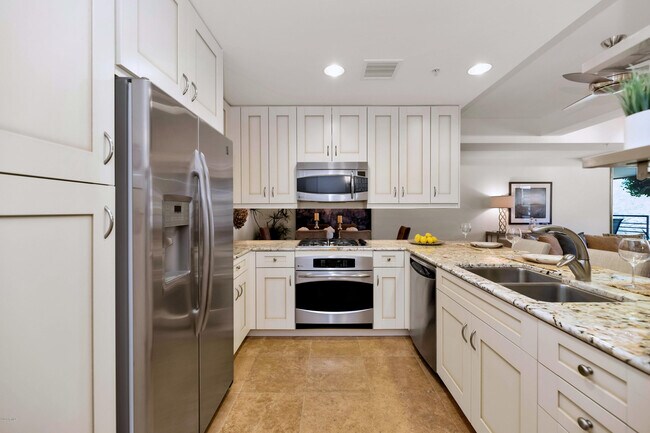Building Photo - 7161 E Rancho Vista Dr