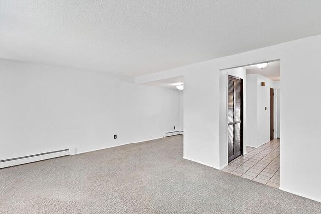 Building Photo - 2 Bedroom Condo near CMU