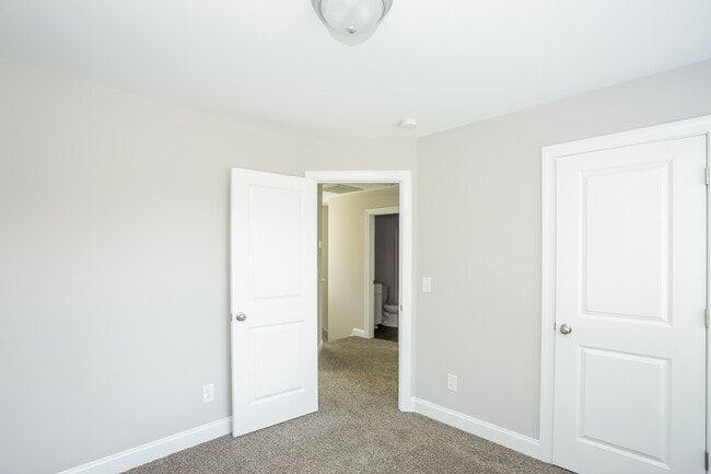 Building Photo - 104 High Ave SW