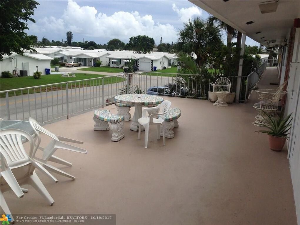 Front Patio - 2851 E Golf Blvd