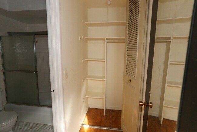 Building Photo - 3162 N Cambridge Ave