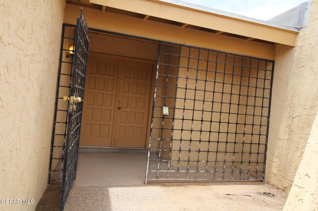Building Photo - 10711 Ivanhoe Dr