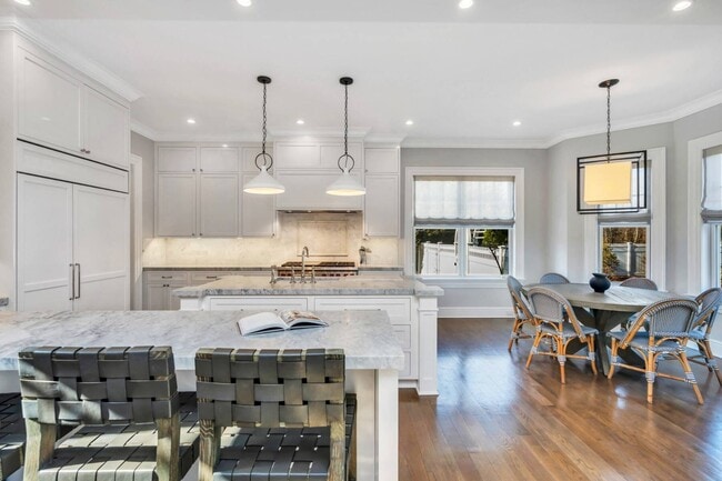 Building Photo - 21 Barn Ln