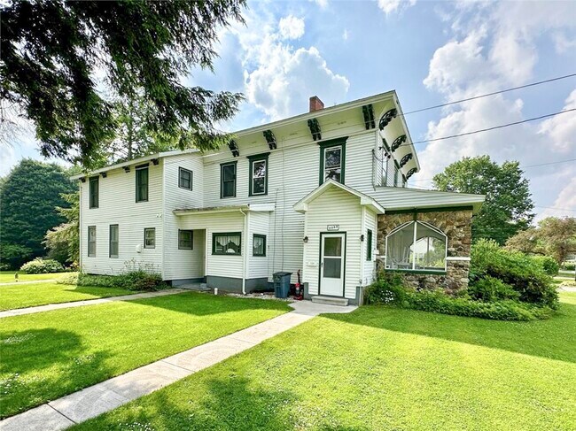 Building Photo - 336 Meadville St