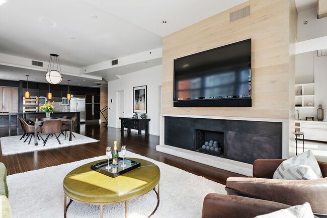 Building Photo - 700 12th Ave S