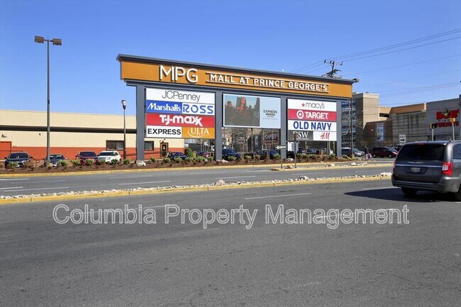 Building Photo - 6206 Enquirer St