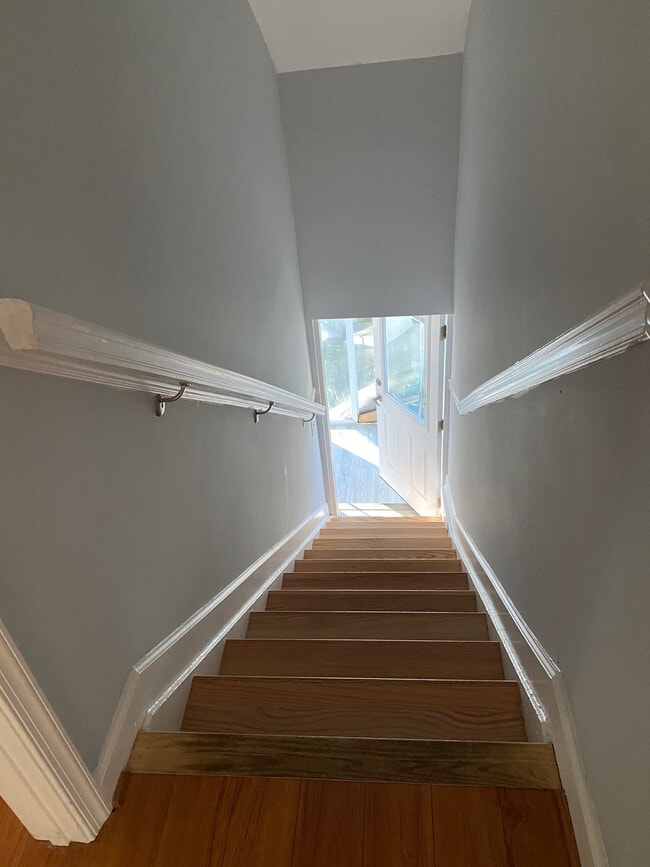 Building Photo - 438 Main St