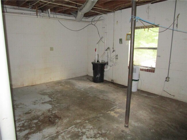 Building Photo - 1147 Enota Cir NE
