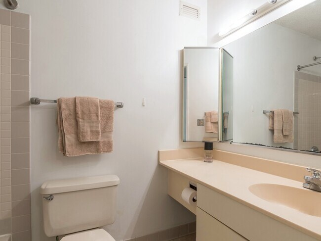 Building Photo - 480 N McClurg Ct