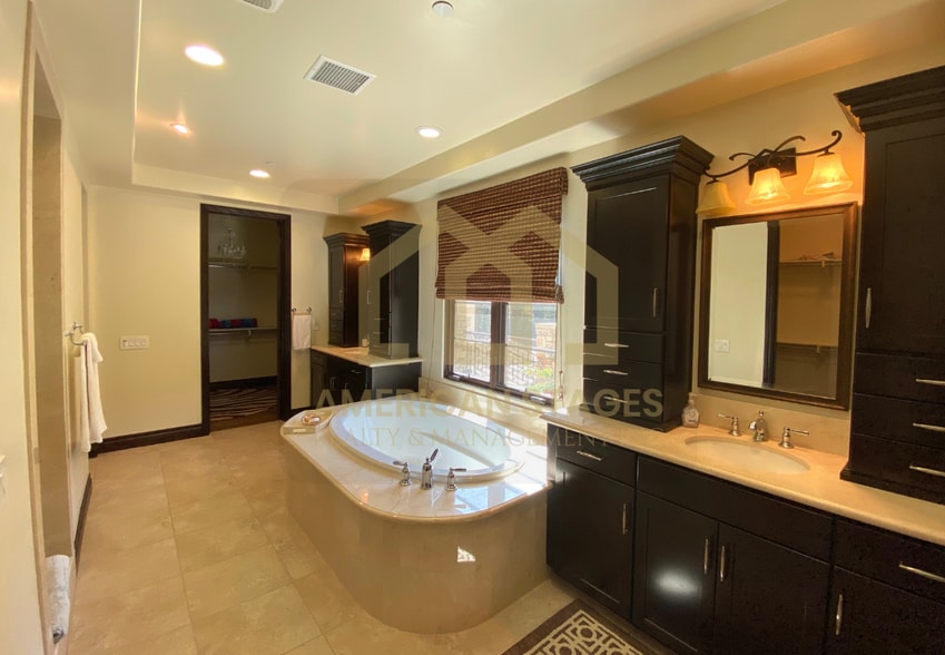 Building Photo - 347 Island Oak Ln